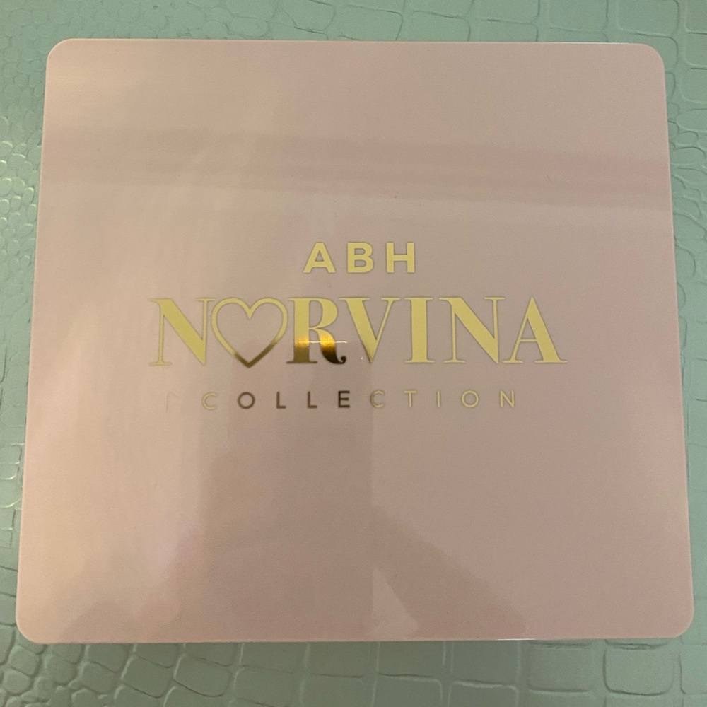 Anastasia Beverly Hills norvina vol 4 eyeshadow